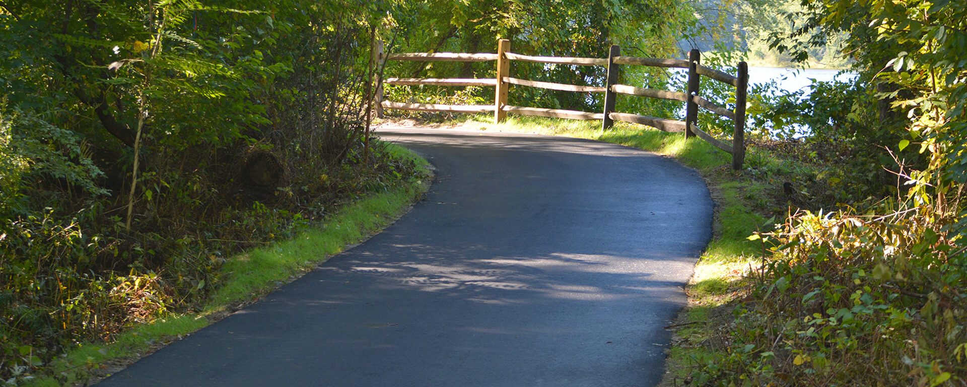 Connecticut river walking trail in east hartford