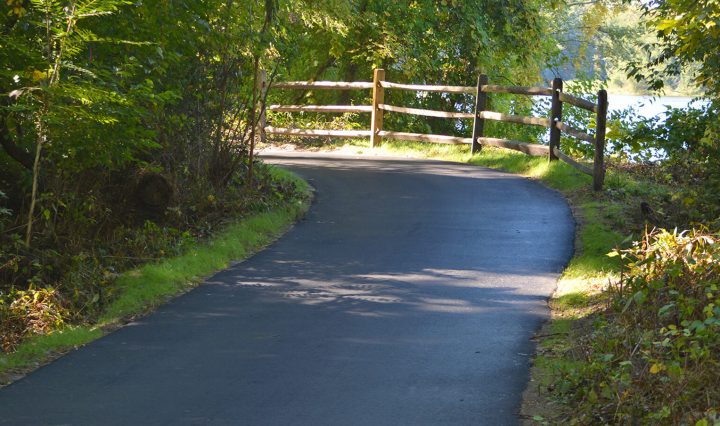 Connecticut river walking trail in east hartford